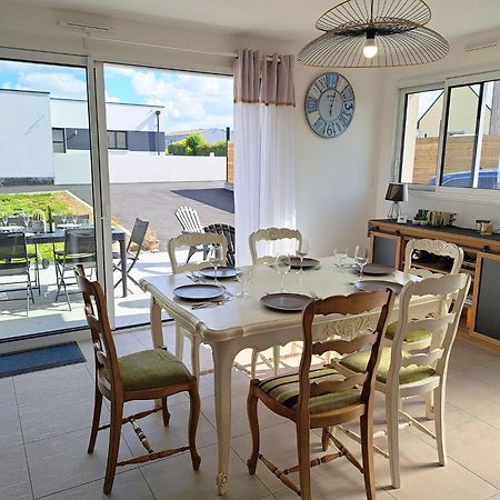 Single Storey Holiday Home In Cléder Екстериор снимка