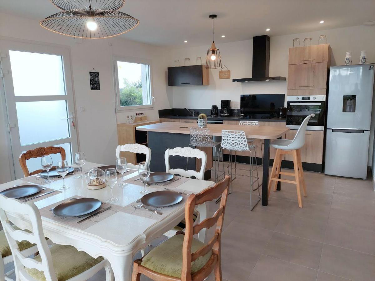 Single Storey Holiday Home In Cléder Екстериор снимка