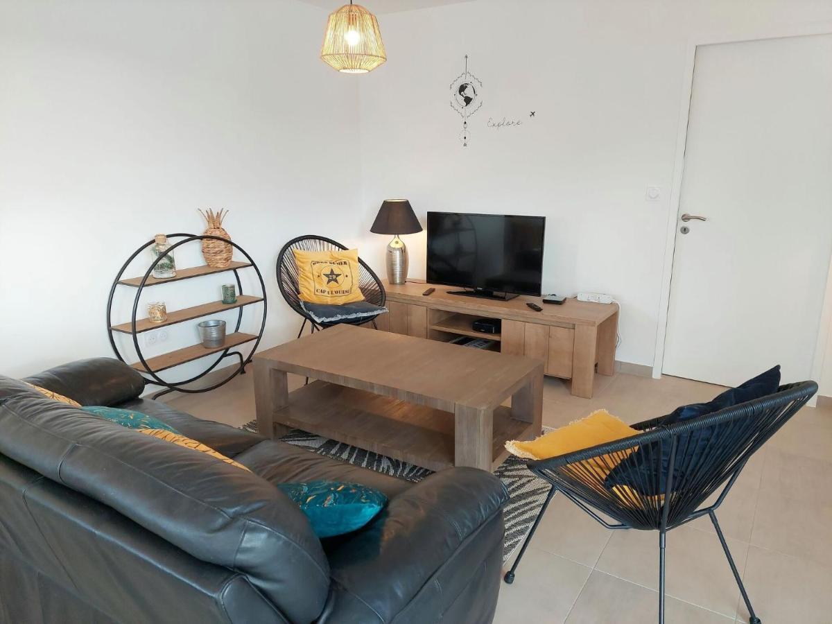 Single Storey Holiday Home In Cléder Екстериор снимка