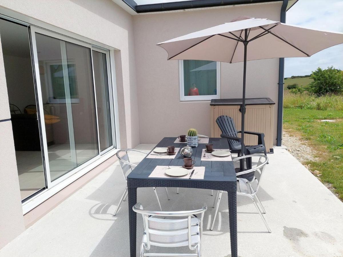 Single Storey Holiday Home In Cléder Екстериор снимка