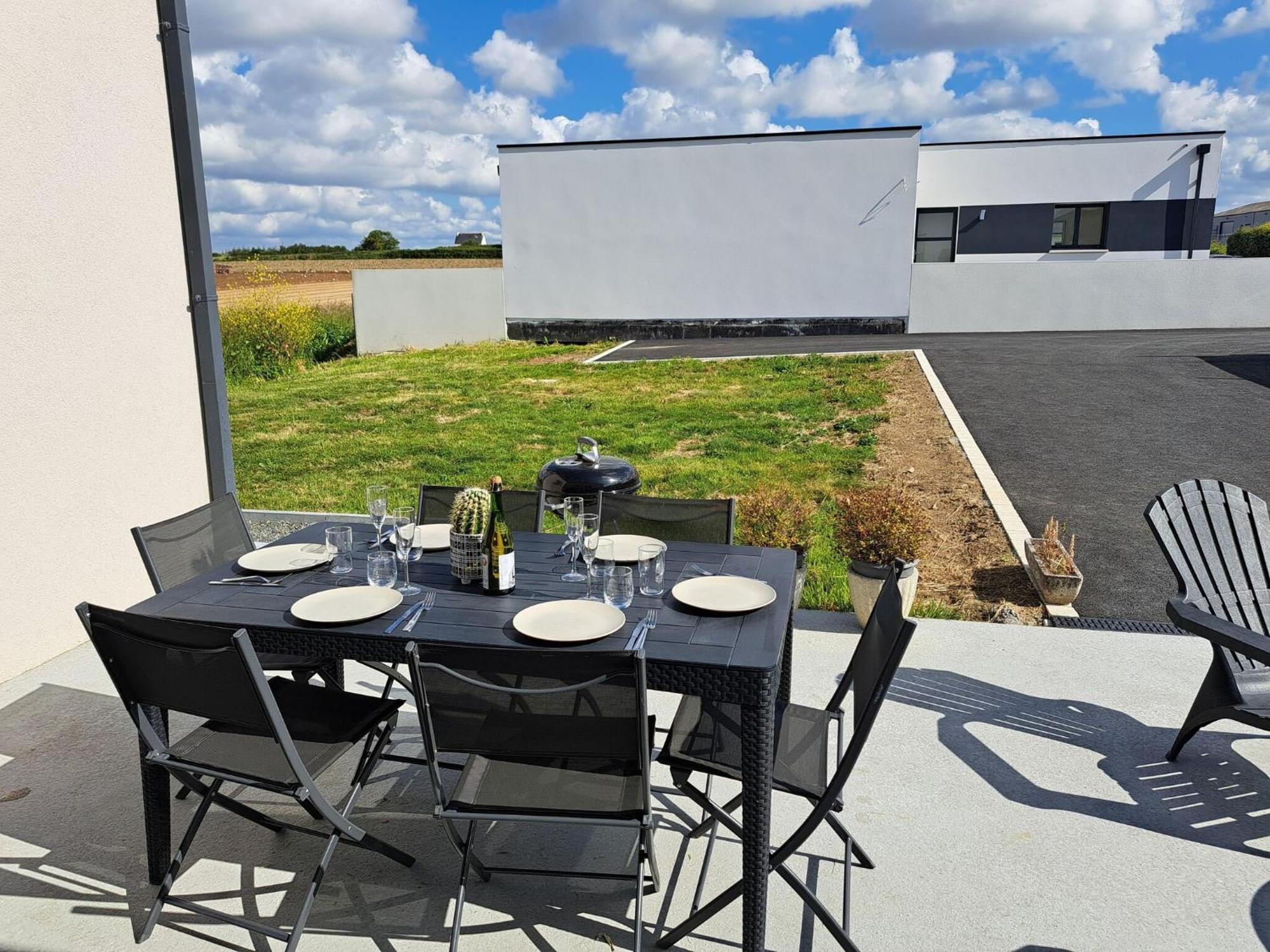 Single Storey Holiday Home In Cléder Екстериор снимка
